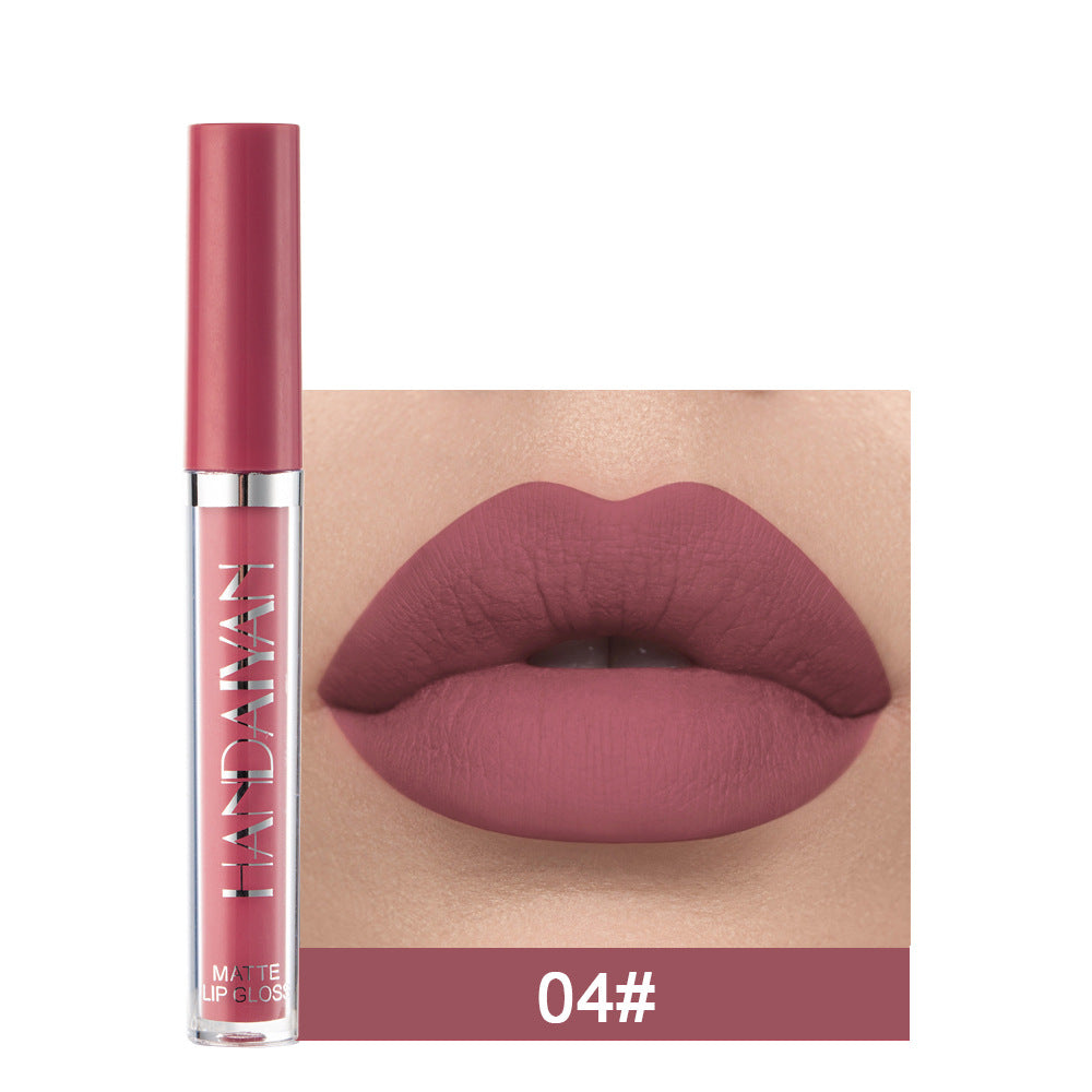 Maison Éloire Velvet Matte Liquid Lip Color – applicator close-up