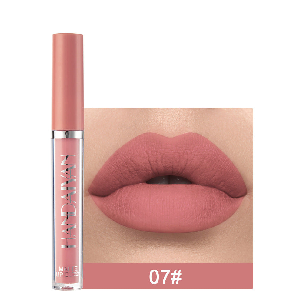 Maison Éloire Velvet Matte Liquid Lip Color – applicator close-up