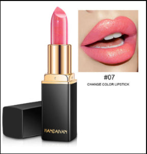 Maison Éloire Radiant Metallic Lipstick – textuur close-up